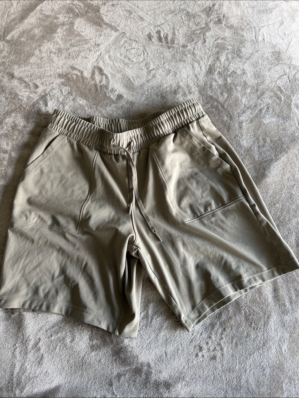 Men's Elastic-Waist Casual Shorts in Light Taupe M